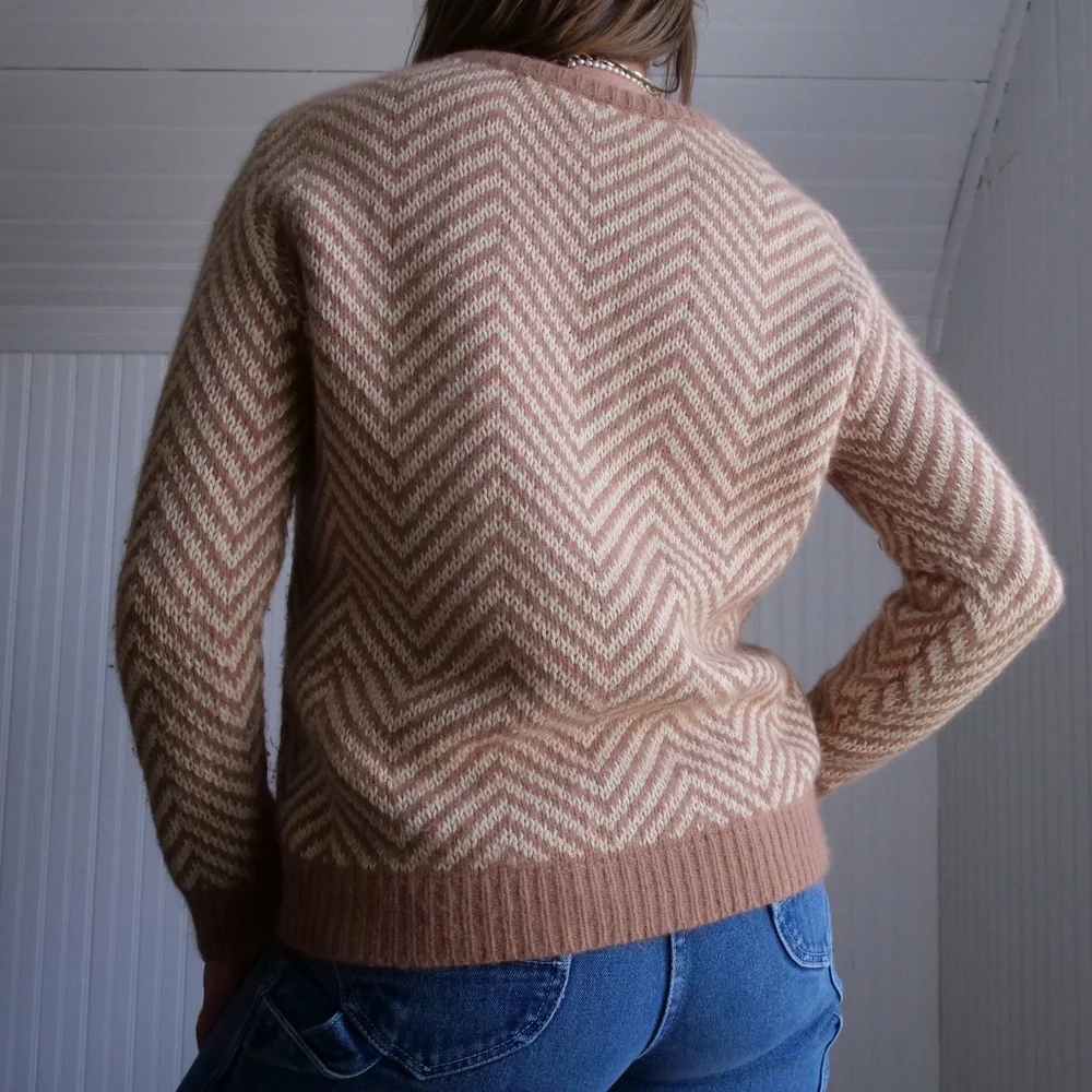 Modern Gianni‎ Anthropologie super soft chevron Candy Floss sweater